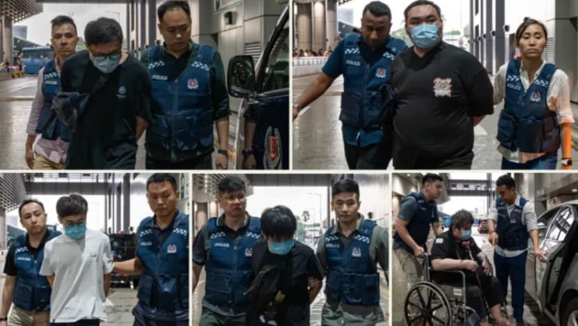 Polis SG, Malaysia tumpas sindiket penipuan libatkan panggilan 'rakan palsu' Polis SG, Malaysia tumpas sindiket penipuan libatkan panggilan 'rakan palsu'