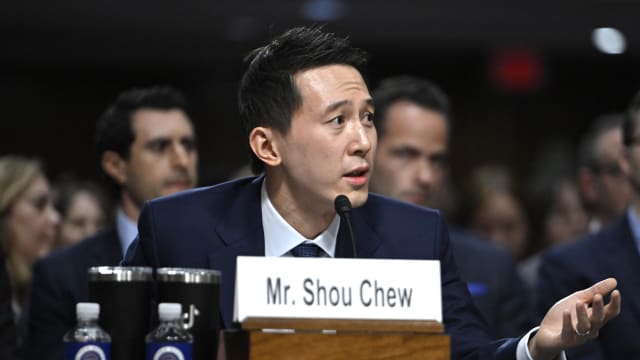 反复被美议员盘问国籍及与中共关系 周受资：我是新加坡人