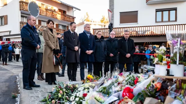 瑞士滑雪胜地酒吧火灾致多人死伤 当局对酒吧两名经营者展开刑事调查