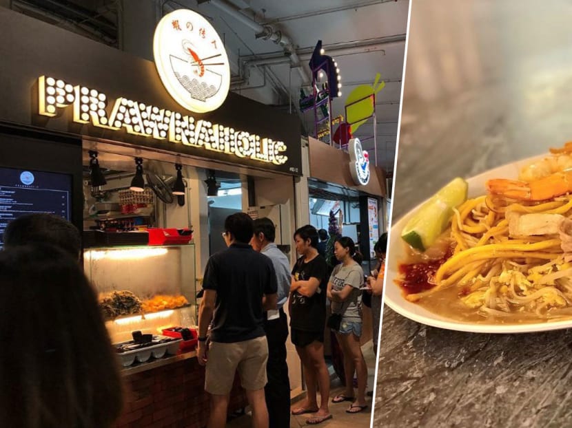 S’porean Prawn Mee Hawker Pays Stall Assistants S$7,200 A Month At NYC Outlet