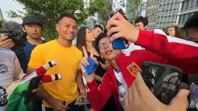 Singapore goalkeeper Hassan Sunny meets hundreds of newfound fans in China