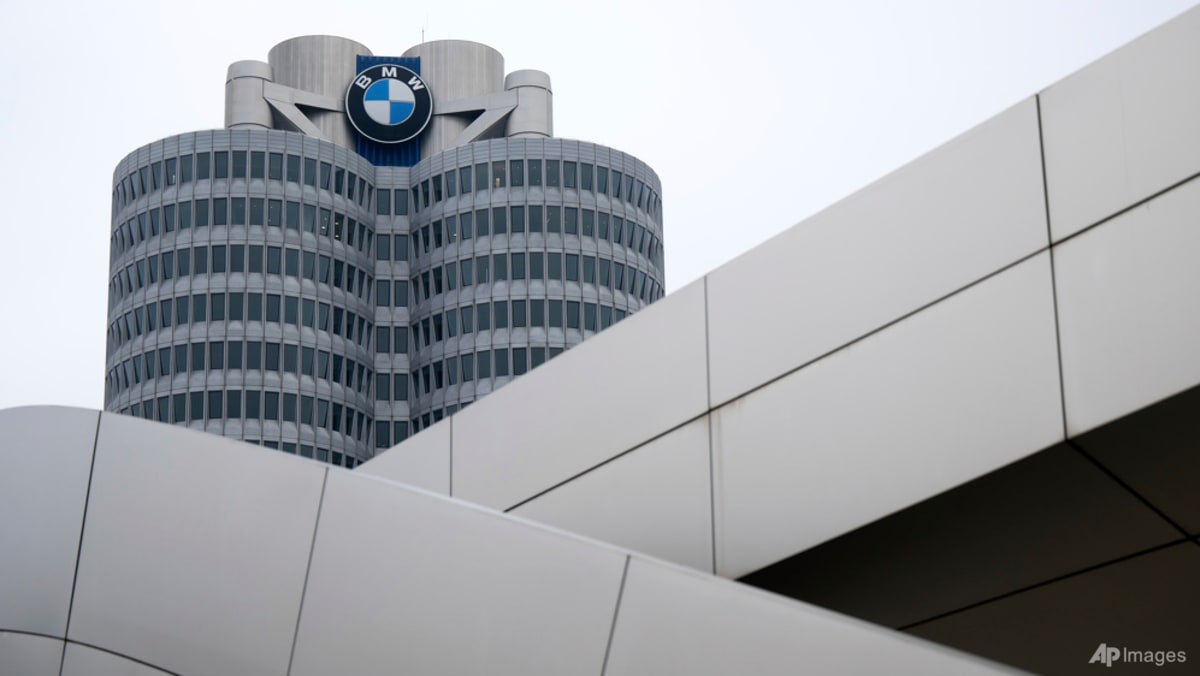 BMW recalls hundreds of thousands of cars over fire risk