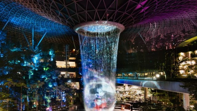 我国去年的旅游收益超出预期 达到272亿元