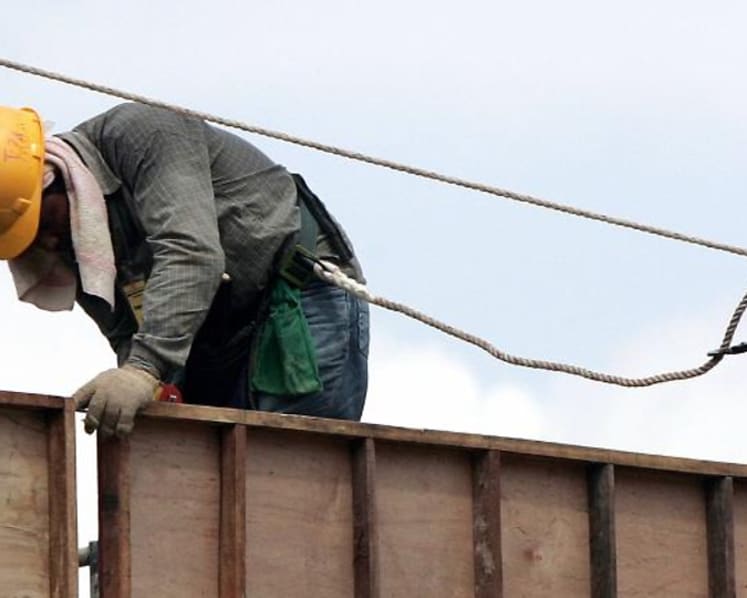 Construction worker who fell to his death in Tampines did not secure harness to life line: Coroner