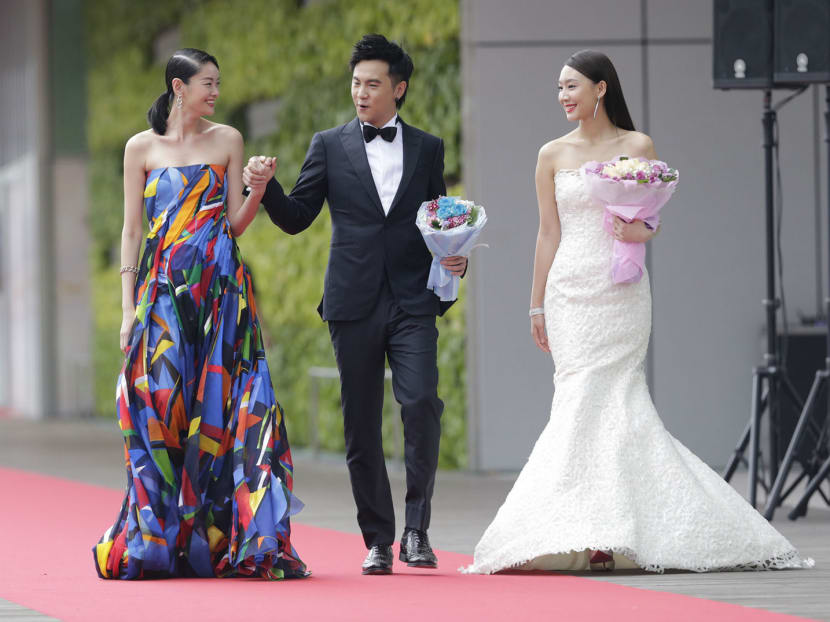 Rui En apologises at Star Awards Show 1