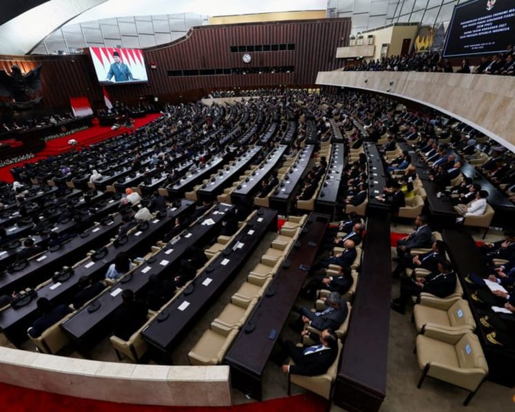 Indonesia's trade ministry faces barrage of questions from businesses over new export control plan