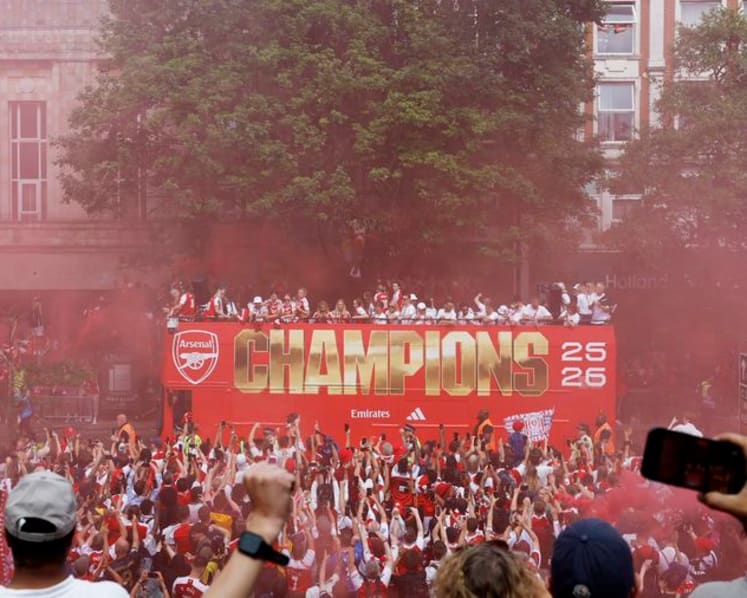 Arsenal paint London red with victory parade after Premier League title win
