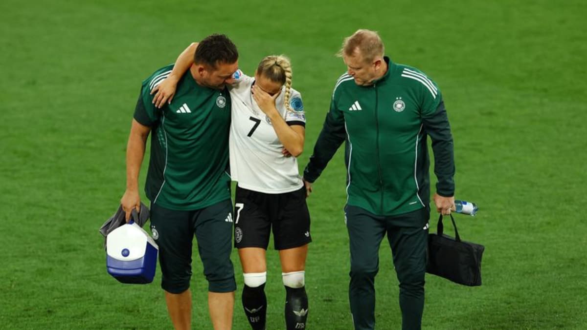 Gwinn injury throws shadow over Germany's win at Women's Euros