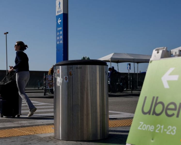 Zoox and Uber tie up to deploy robotaxis on ride-hailing network