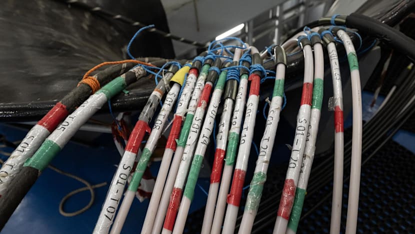 Undersea cable 000 77ze864