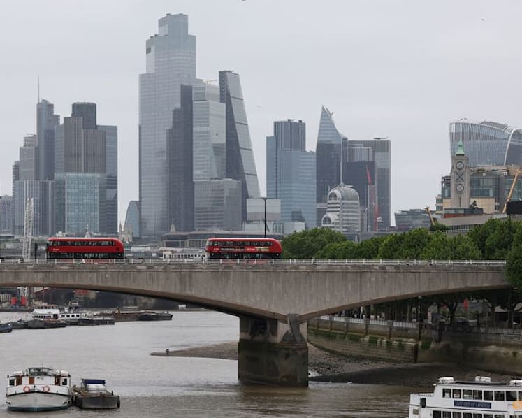 Demand for AI, tech experts pushes UK financial sector vacancies up 12%, recruiter says