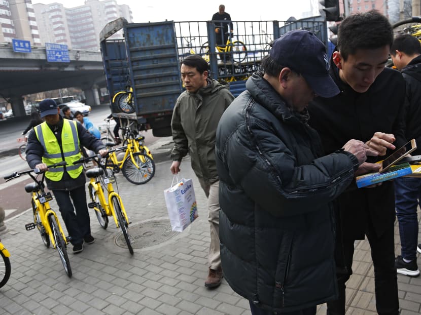 Bike-sharing rivalry crowds Beijing’s sidewalks