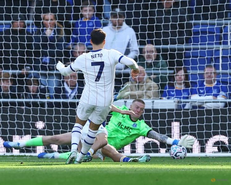 Neto double fires Chelsea past Everton but Martinez injury mars win