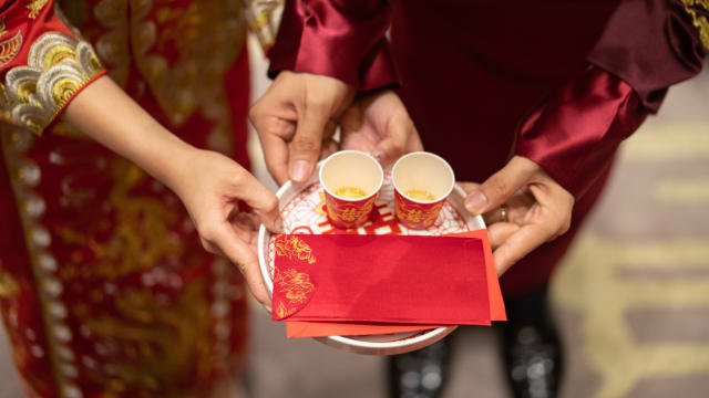 夫妇离婚分财产 敬茶所收100万元红包成争论焦点
