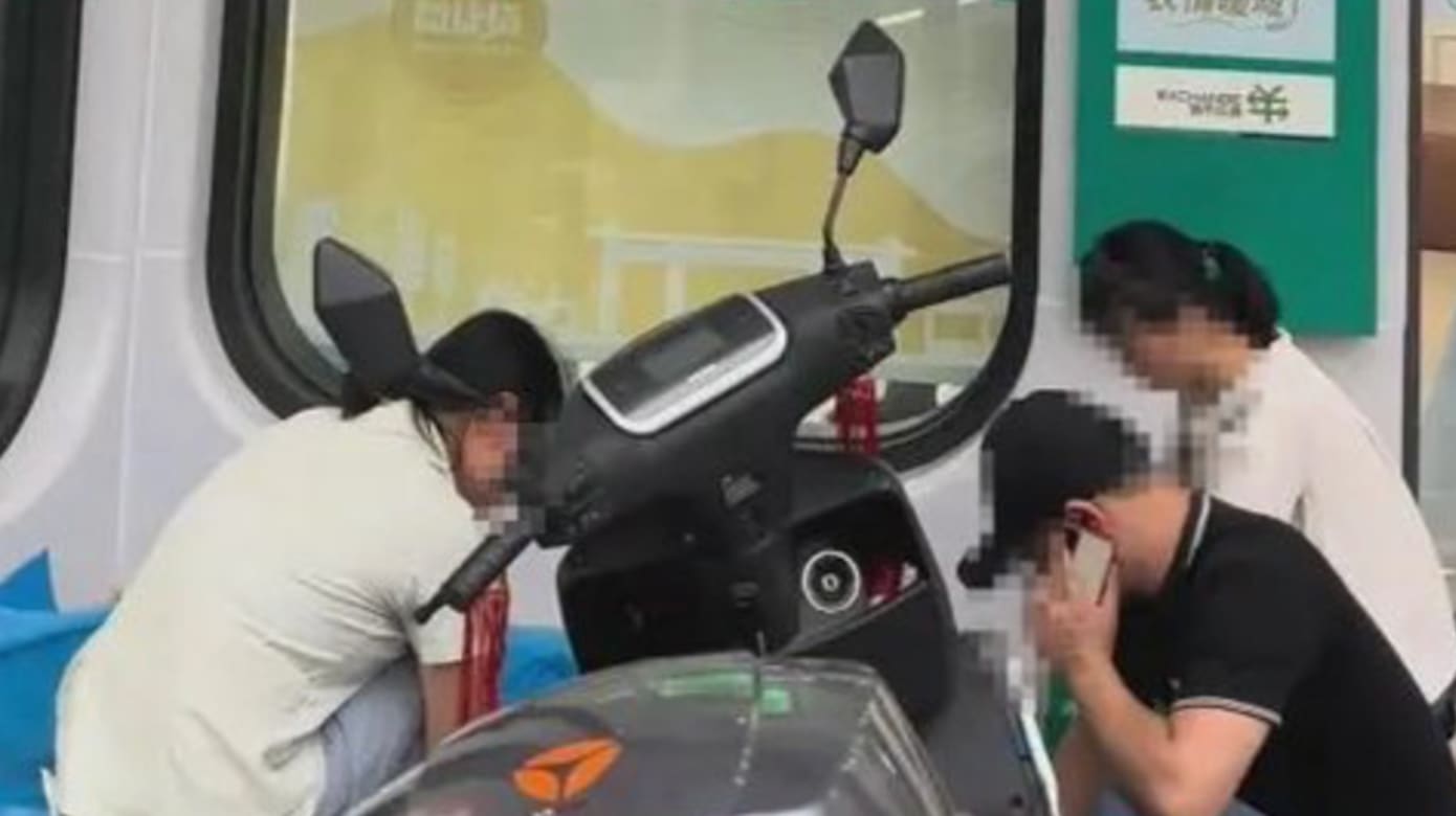 被要求亲自取钱 中国病重老妇银行门前逝世