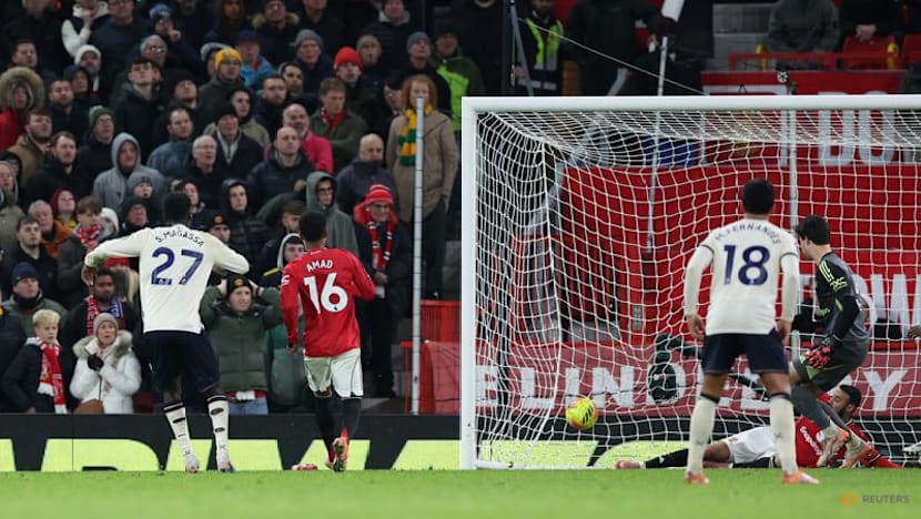 Man United held to 1-1 draw at home by struggling West Ham