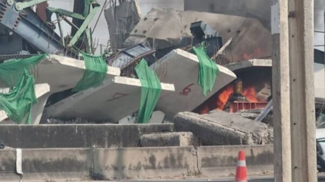 泰国拉玛二路再传事故 同一地点冒浓烟与火焰