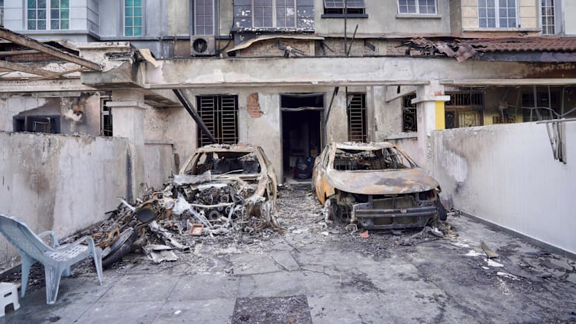  'Along' SG baling bom petrol, empat rumah di Iskandar Puteri terbakar