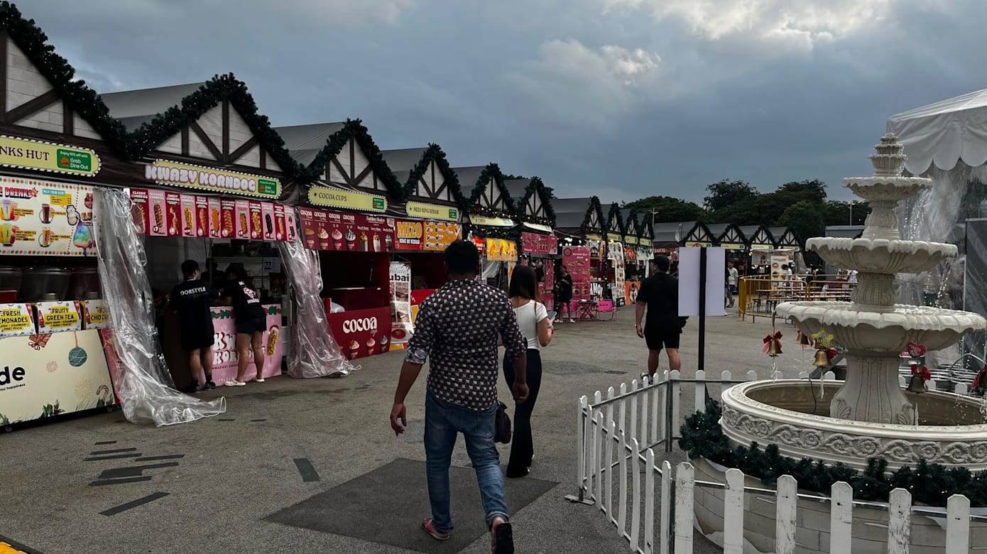 滨海湾的大型圣诞市集。（图：刘伟聪）