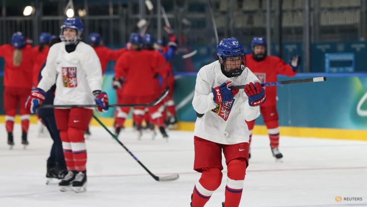 Ice hockey-Czech women to create chaos in bid for first medal