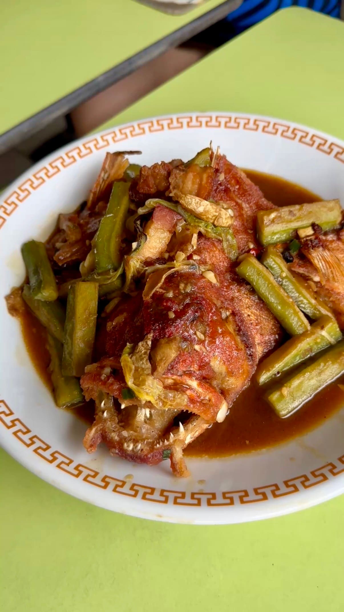 Tell This Hawker Your Budget & He’ll Whip Up A Zi Char ‘Omakase’ Meal At Fatty Ox HK Kitchen Tell This Hawker Your Budget & He’ll Whip Up A Zi Char ‘Omakase’ Meal At Fatty Ox HK Kitchen