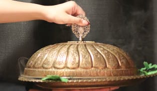 Carousel tawar pengalaman jamu selera dalam gelap, pertama seumpamanya di SG