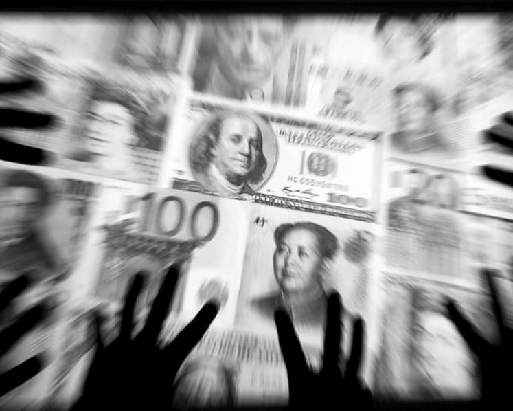 Unconventional monetary policies on stilts