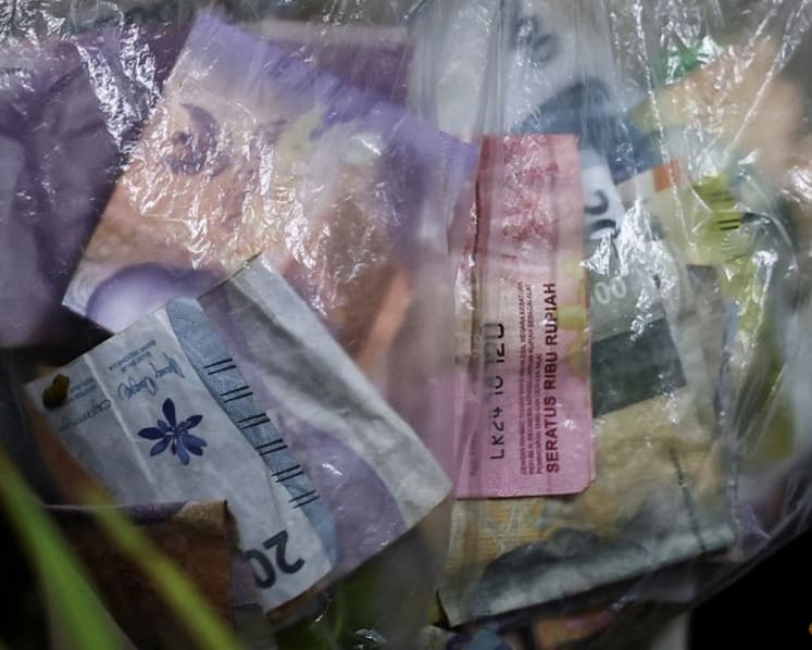 Indonesia central bank, finance minister agree to boost asset yields to aid rupiah 