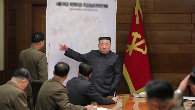 金正恩下令按原定计划 发射第一枚军事侦察卫星 