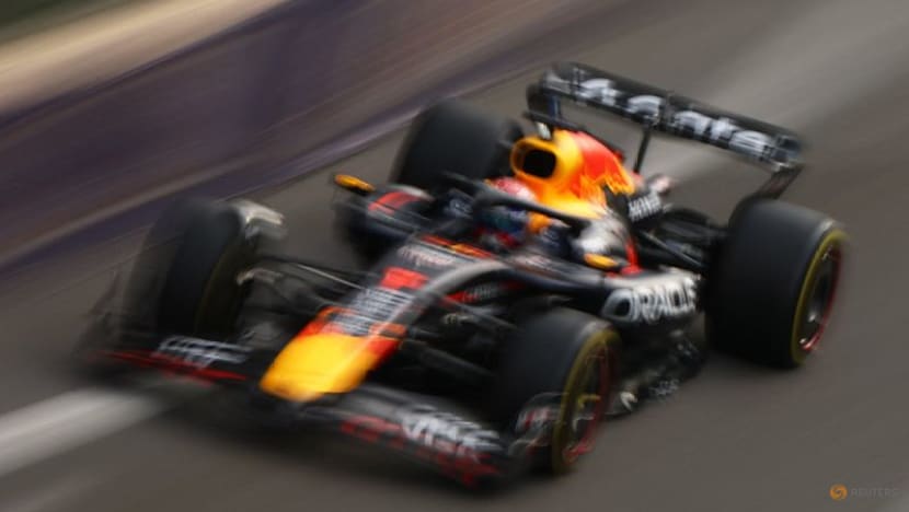 Verstappen on pole in Baku after Piastri and Leclerc crash