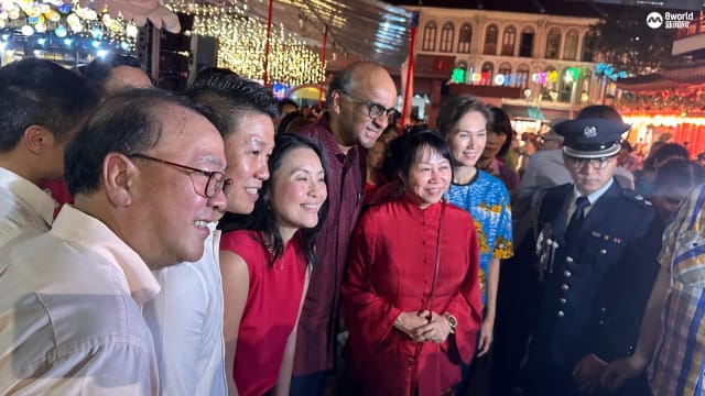 就任总统后首个大型活动 尚达曼到牛车水赏中秋灯饰