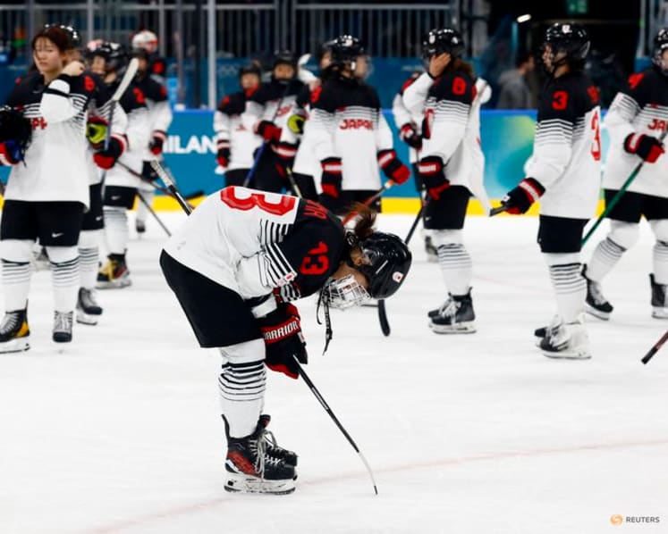 Ice hockey-Italy reach quarters, US and Canada stay unbeaten, Germany beat France in overtime
