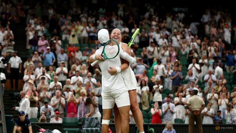 Ostapenko, Arevalo fight back to win Wimbledon mixed doubles title