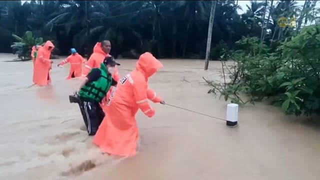 泰国南部遭遇新一轮暴雨引发洪水 至少二死