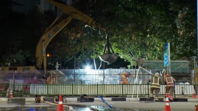 难以预计丹戎加东塌陷路段何时完成修复 当局将公布改道路线图