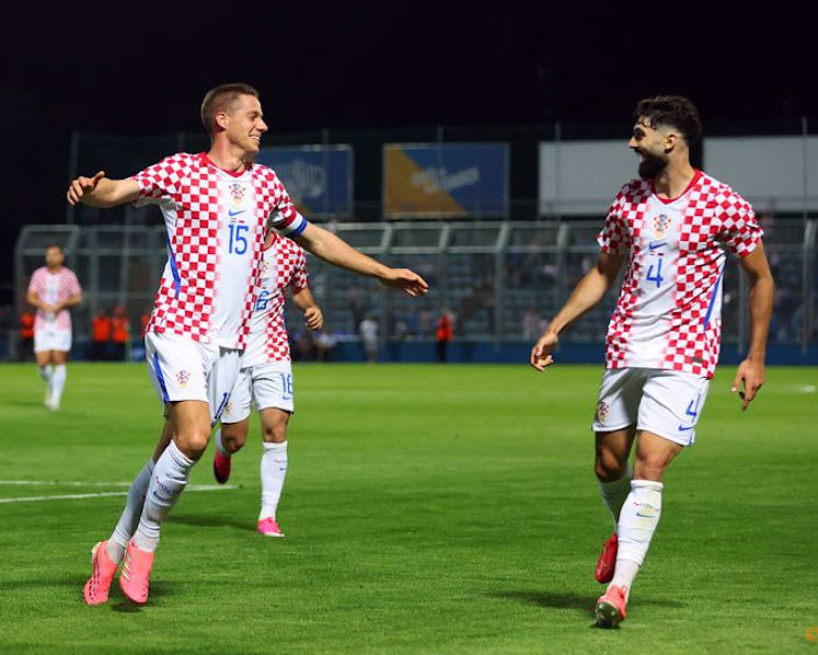 Croatia head to World Cup on high after late 2-1 win over Slovenia