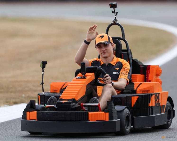Webber dismisses 'fiction' amid speculation about Piastri's future