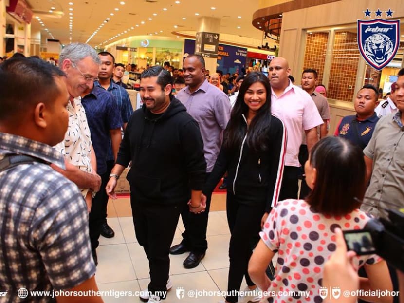 Hundreds of shoppers rushed to Aeon Mall supermarket in Tebrau City in Johor Baru on Wednesday (April 11) evening after word was spread that Johor Crown Prince Tunku Ismail Ibrahim was paying for the groceries amounting to about RM1 million (S$340,000). Hundreds of shoppers rushed to Aeon Mall supermarket in Tebrau City in Johor Baru on Wednesday (April 11) evening after word was spread that Johor Crown Prince Tunku Ismail Ibrahim was paying for the groceries amounting to about RM1 million (S$340,000).