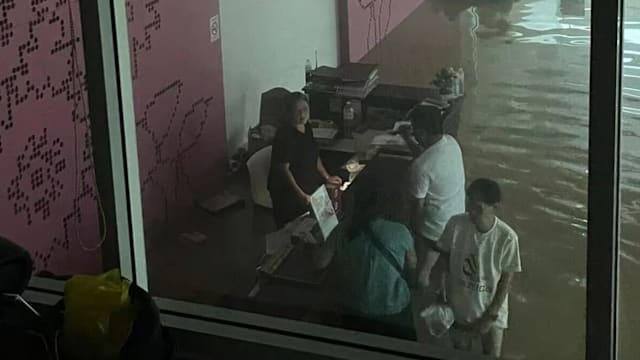 多名狮城游客被困合艾酒店 断电断粮归期未定