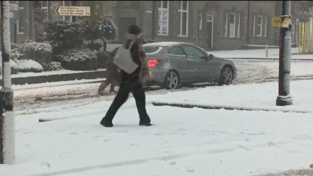 风暴伯特肆虐欧洲 英国一死机场港口运作受阻
