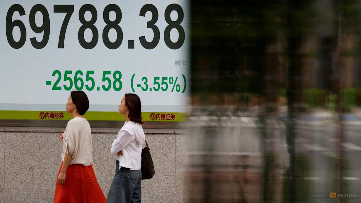 Image for article Asian markets climb after strong results from chipmaker Micron