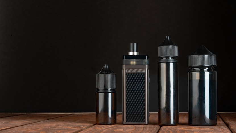 மின்-சிகரெட் கலன்களைக் கடத்தியதாகச் சந்தேகம் - ஆடவர் மீது குற்றச்சாட்டு