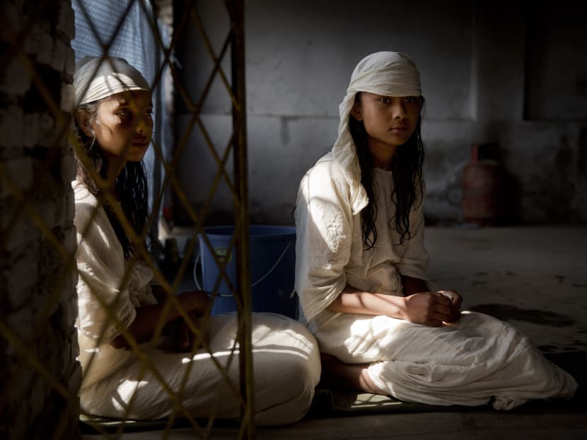 Thousands of Nepalese pray for earthquake victims