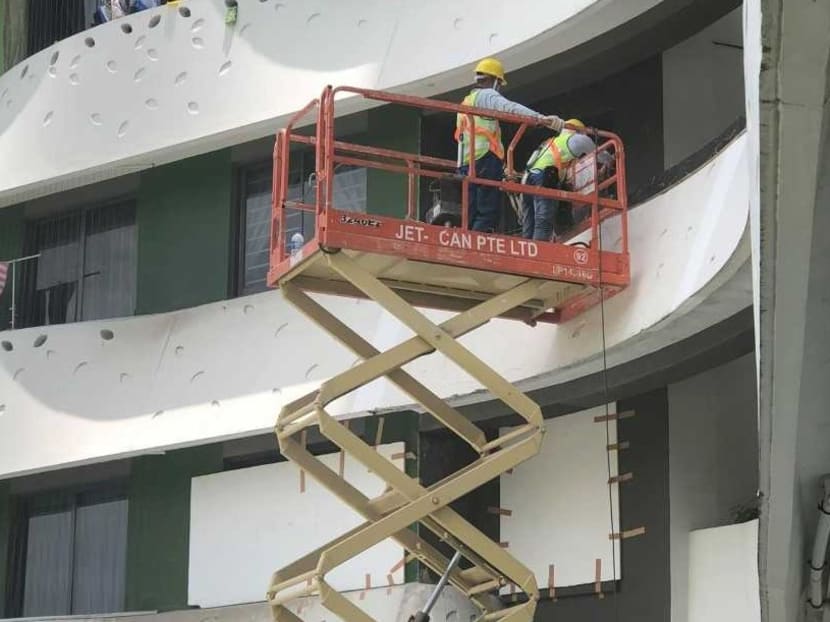 The HDB brought in a contractor to repair the crack at Block 310A Waterway Terraces II after residents expressed concerns about their safety. The HDB brought in a contractor to repair the crack at Block 310A Waterway Terraces II after residents expressed concerns about their safety.