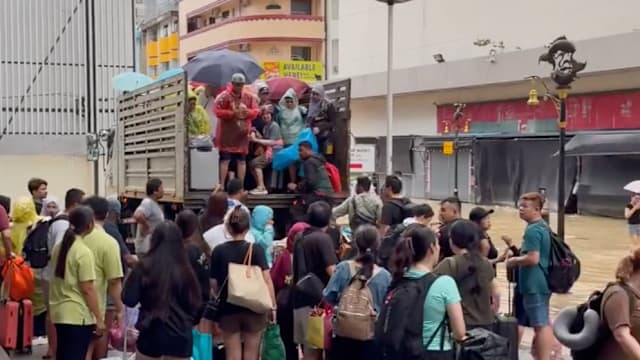 合艾洪灾逃生遭司机收费 马国游客轰“趁火打劫”