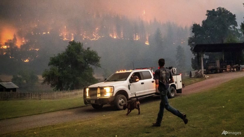 Heat, wind threaten to whip up growing western US wildfires