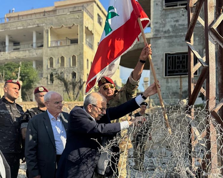 Lebanon PM says Beirut working for 'complete Israeli withdrawal'