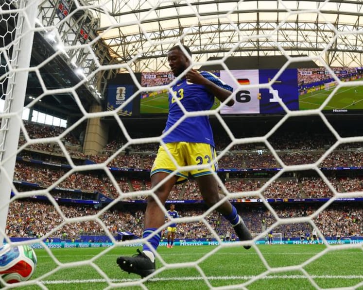 Curacao can still enjoy beautiful World Cup, says Advocaat