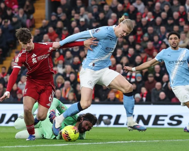Man City snatch chaotic 2-1 win at Liverpool to stay on Arsenal's heels