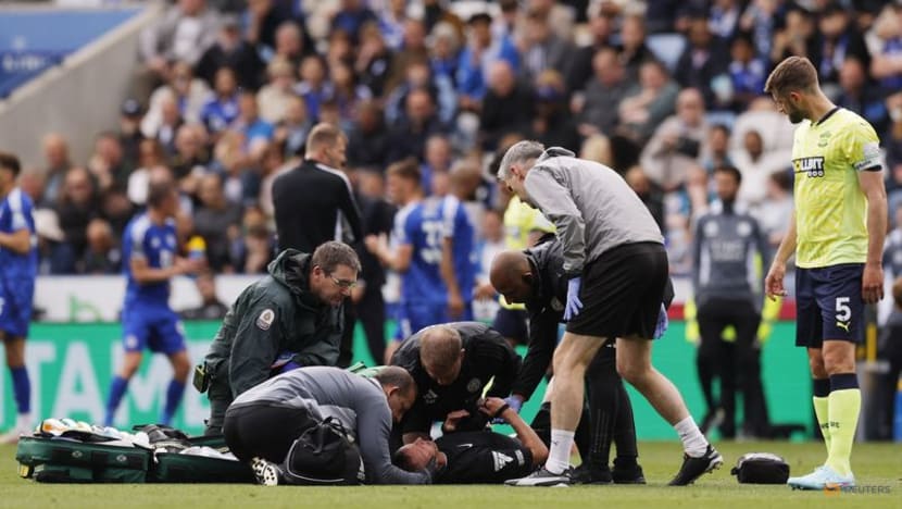 Referee Webb substituted due to head injury on Premier League debut